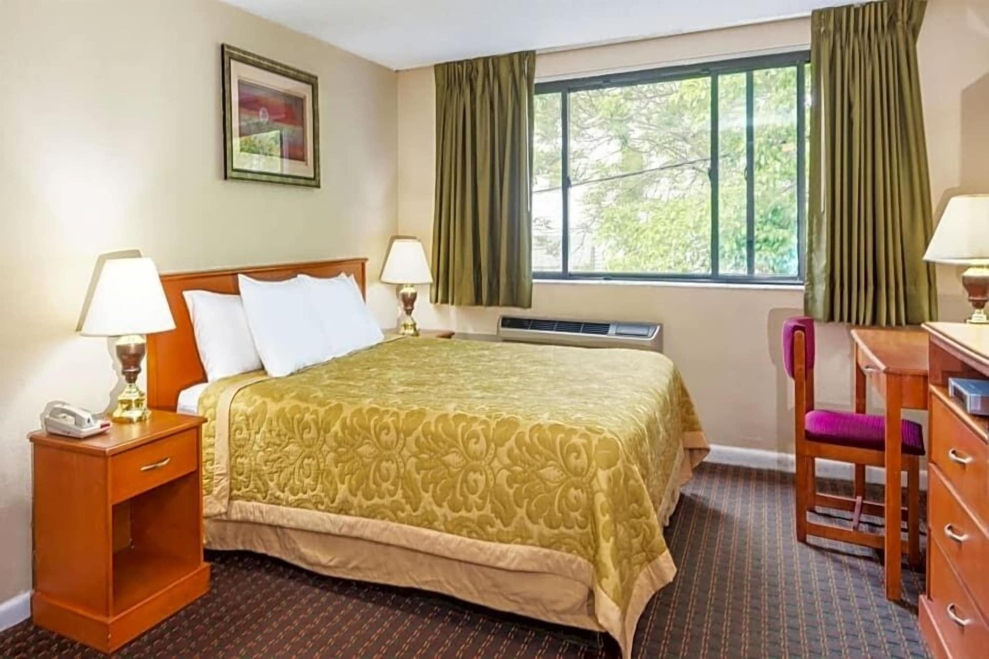 Super 8 By Wyndham Watertown/Cambridge/Boston Area Hotel Eksteriør billede