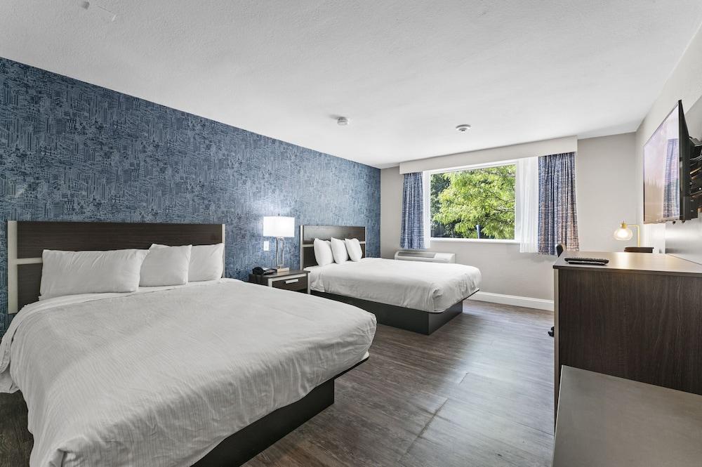 Super 8 By Wyndham Watertown/Cambridge/Boston Area Hotel Eksteriør billede
